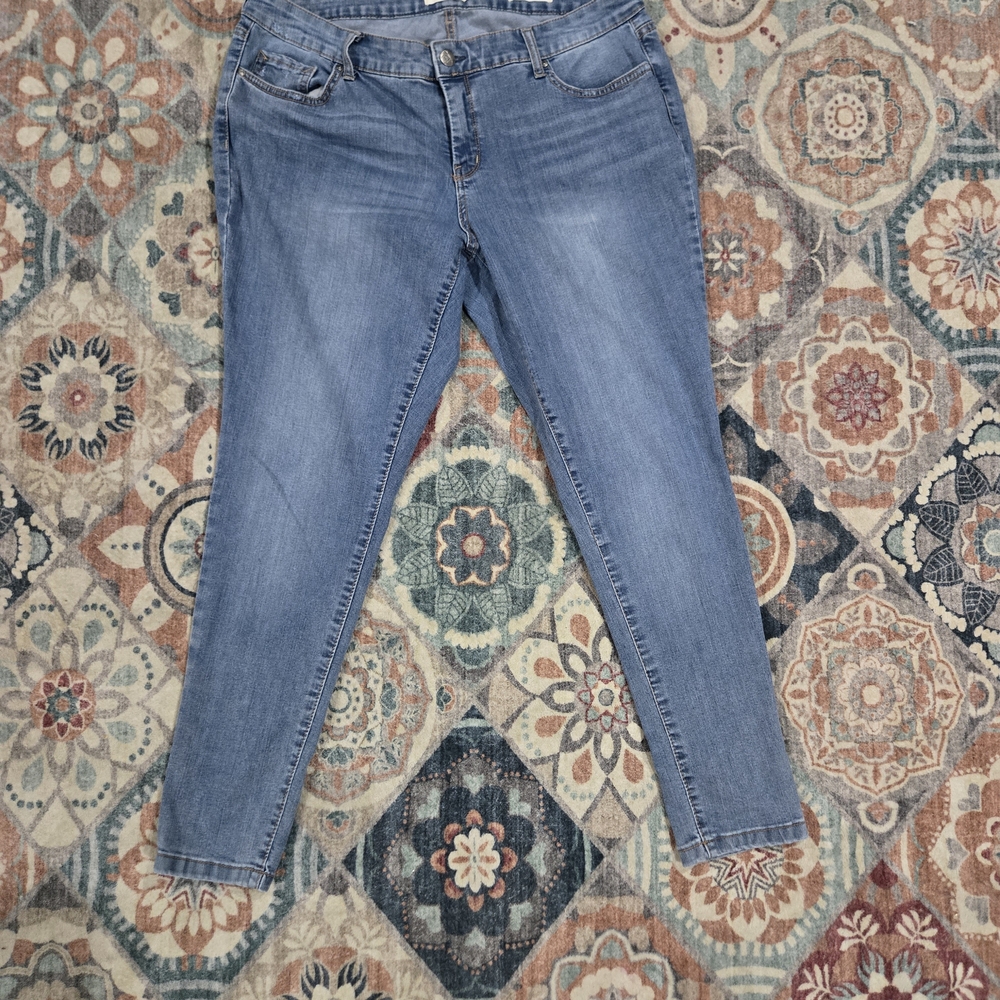 Jessica Simpson Forever Rolled Ankle Jeans 18W